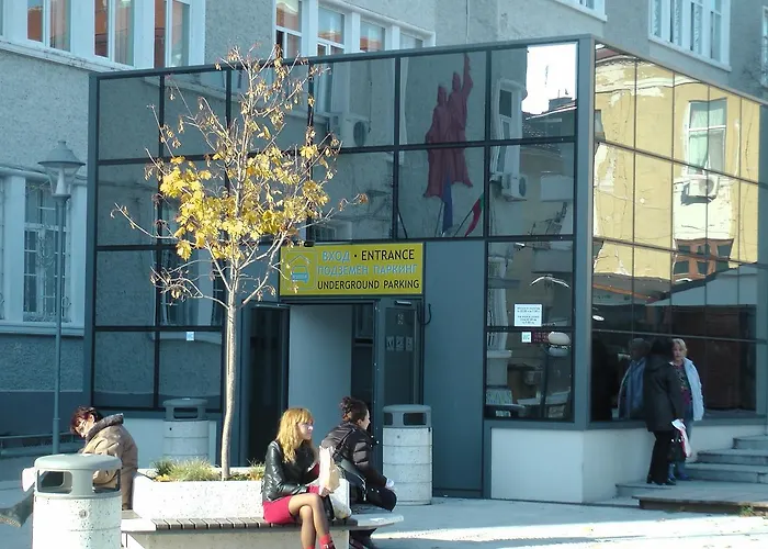 Center , Modern And Quiet